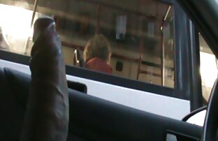 ストッキングの金髪はゆっくりと彼女の恋人のコックを彼女の頭の上に袋でマッサージ 女性 用 エロ ビデオ